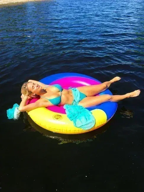 Elise sfw image